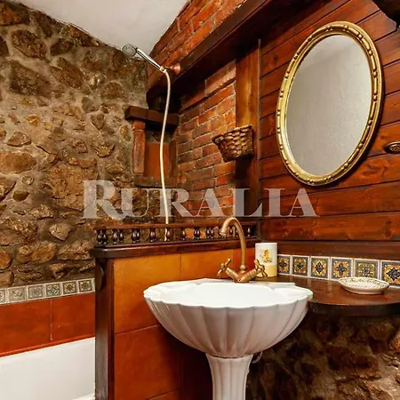 Casa Carmen 5 Situada En Zona Muy Tranquila A